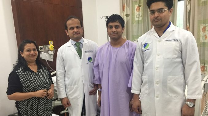 Pranva Prasad with his mother and Dr.Shyam Babu Chandran and Dr. Amriten...