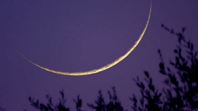 crescent ramadan moon