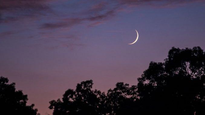 ramadan crescent moon