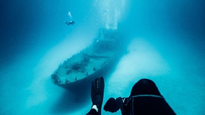 shipwreck diver